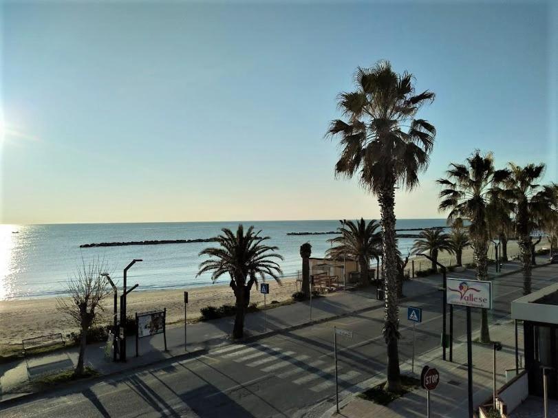 Appartamento Alighieri Primissima Fila Mare Martinsicuro Exterior foto
